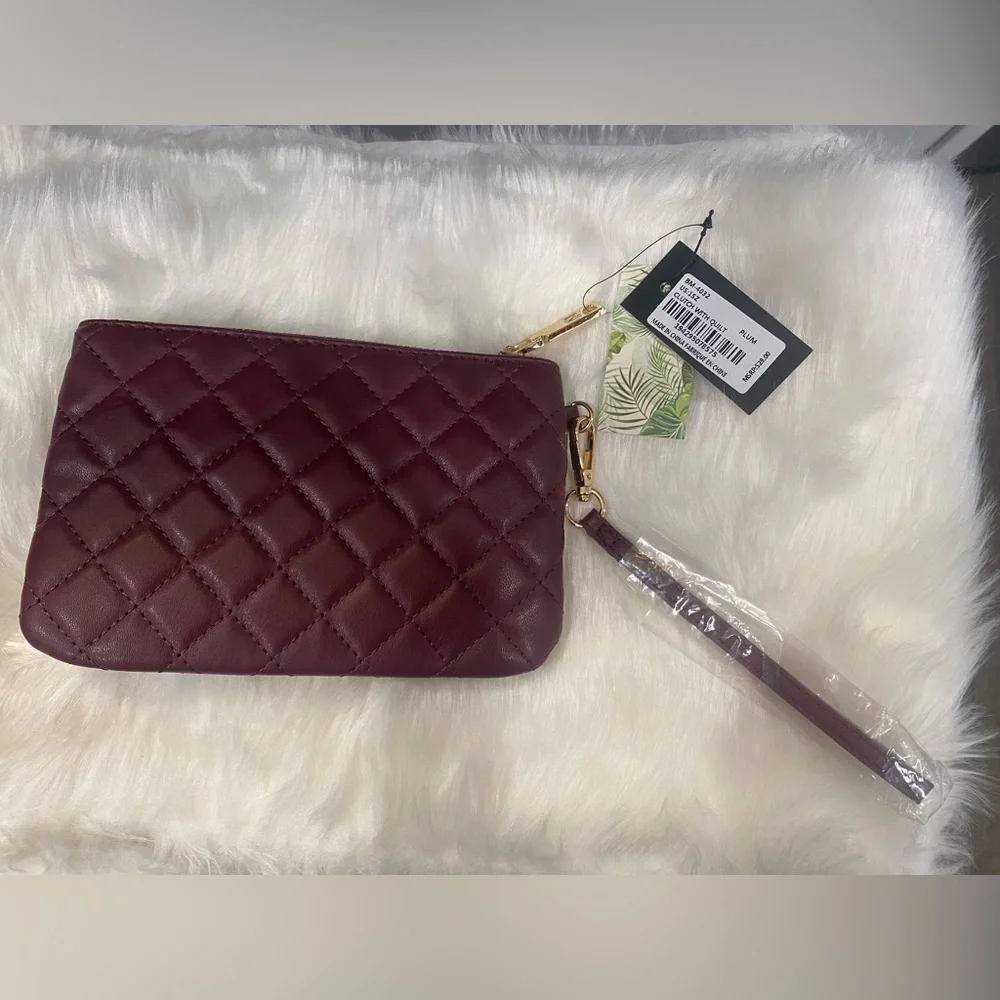 BADGLEY MISCHKA | Diamond Quilted Pattern Vegan Leather Wristlet | Burgundy
